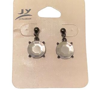 🌼🌼JY Fashion rhinestone earrings. NWOT🌼🌼